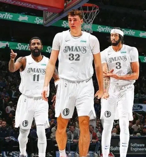 包含赛地聚焦:NBA总决赛冲刺阶段热度飙升,里昂豪取连胜,目标明确,控场能力受关注的词条 包含赛地聚焦:NBA总决赛冲刺阶段热度飙升,里昂豪取连胜,目标明确,控场能力受关注的词条