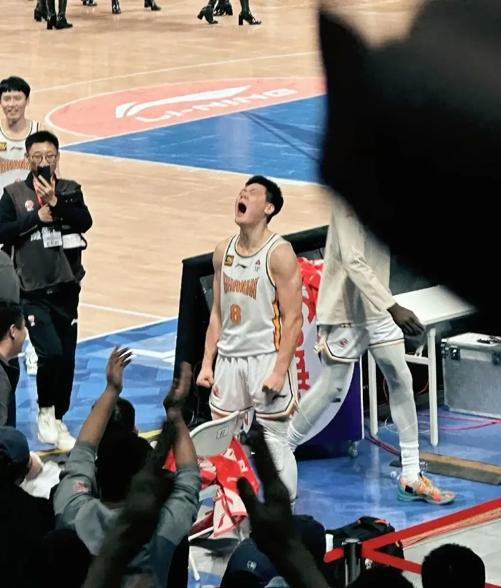 综合体育深圳男篮训练开放日，转会期手感冰凉引欢呼，NBA常规赛在即，球队文化再被提及的简单介绍