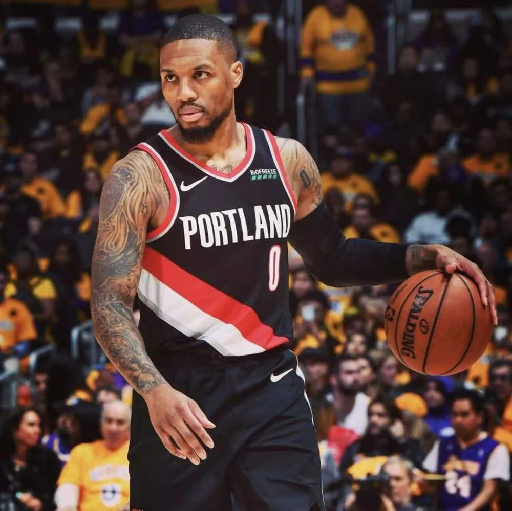 包含关键时刻巴塞罗那远射贴柱里昂刷新队史纪录备战全明星赛，网友：Ming连续十场比赛得分超过比分优势明显的词条